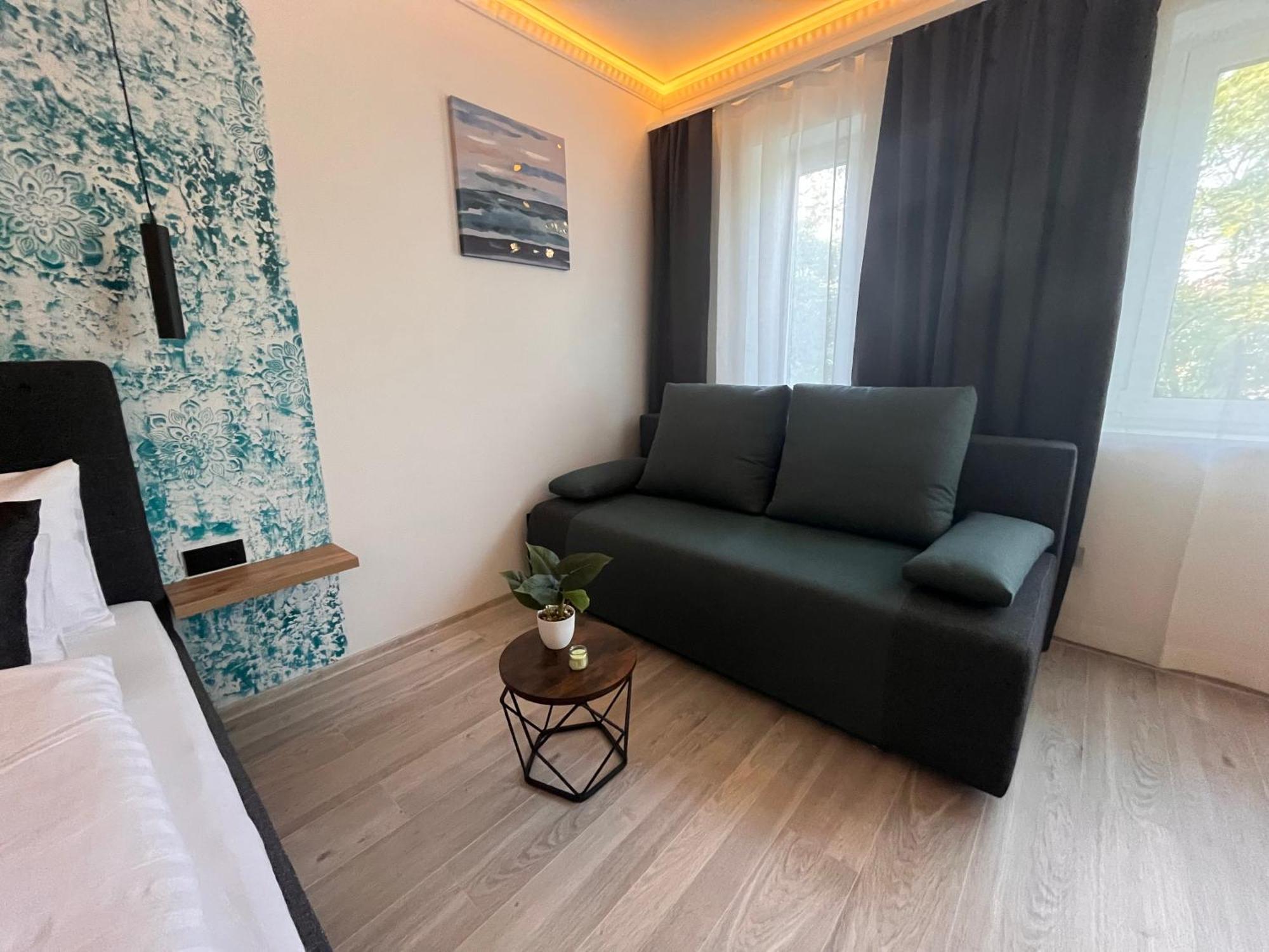 Varkapu Apartmanok 2 久洛 外观 照片