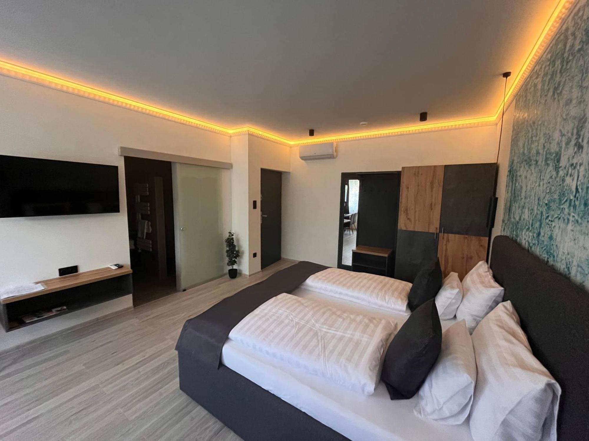 Varkapu Apartmanok 2 久洛 外观 照片
