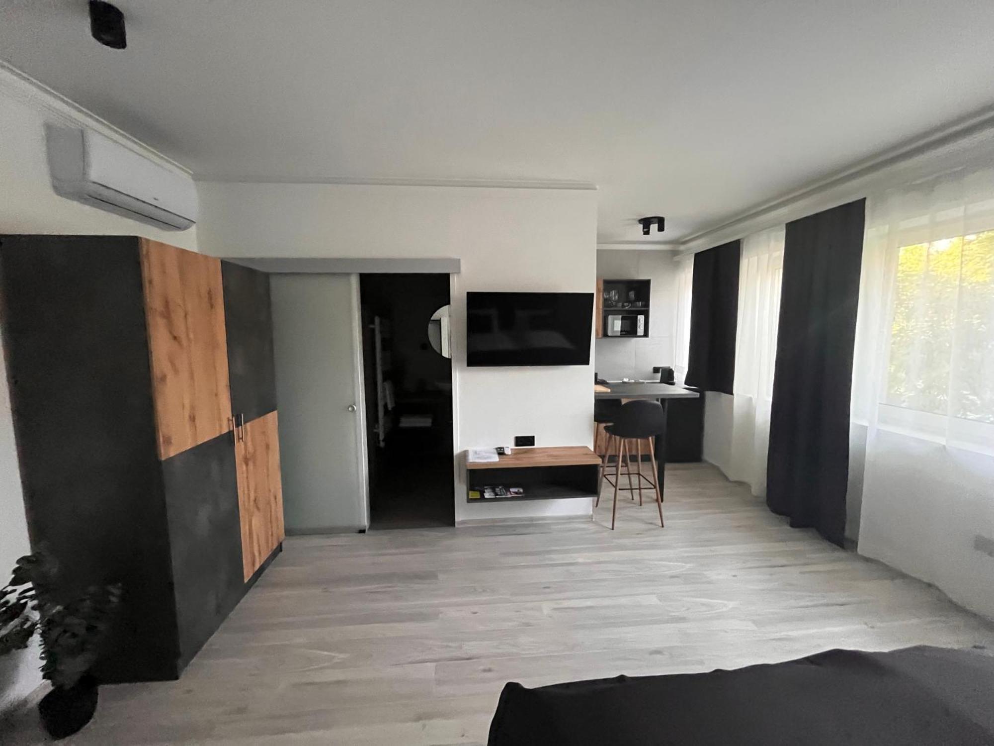 Varkapu Apartmanok 2 久洛 外观 照片