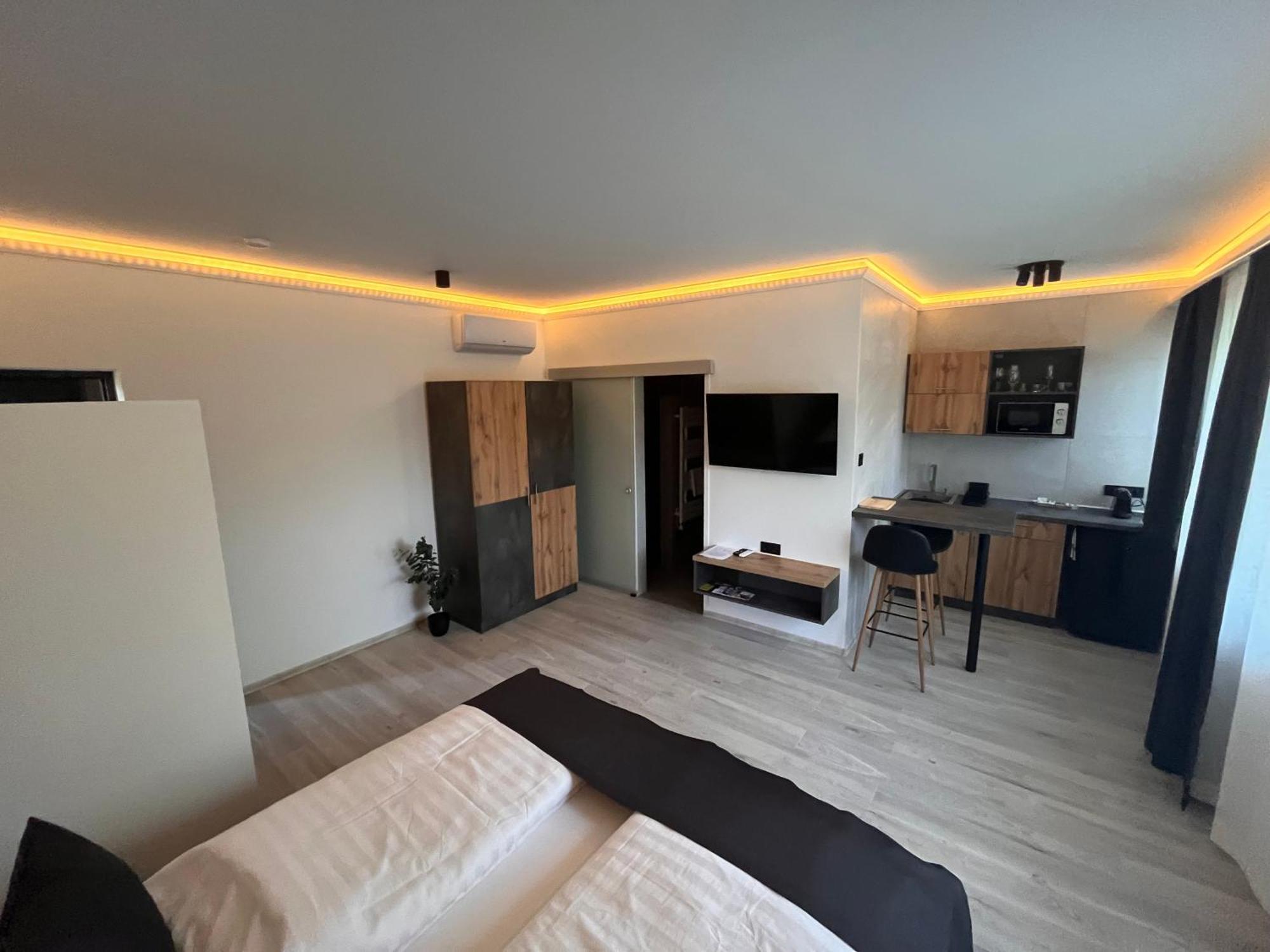 Varkapu Apartmanok 2 久洛 外观 照片