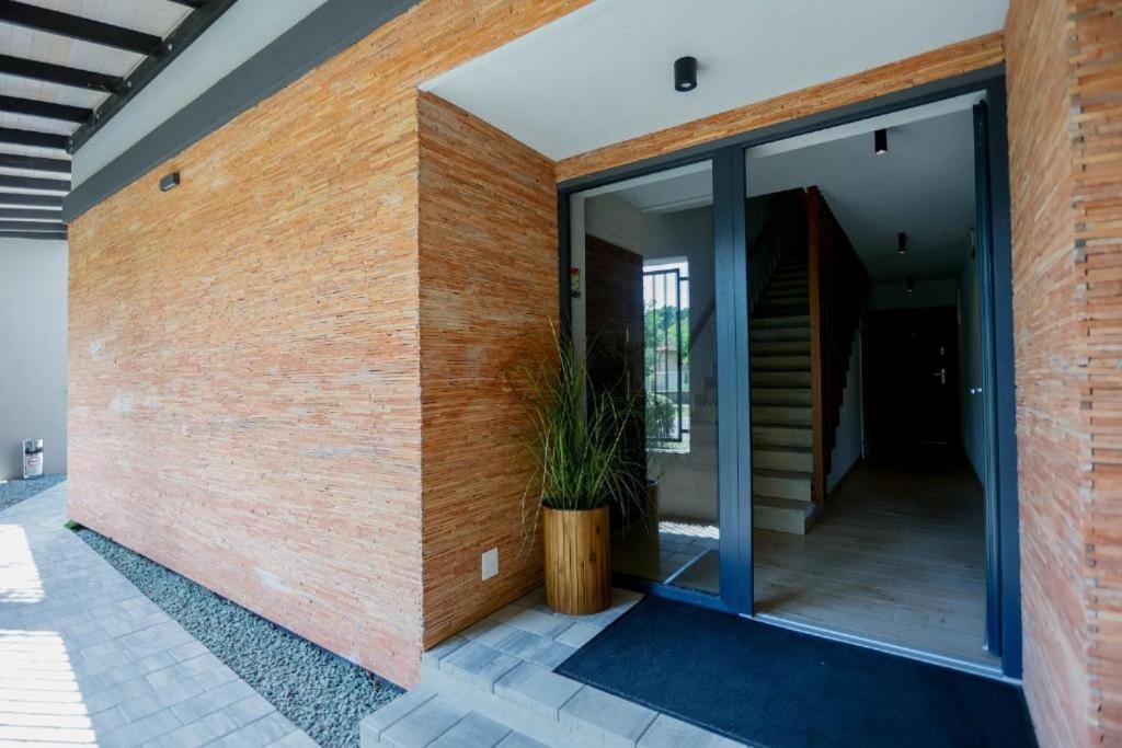 Varkapu Apartmanok 2 久洛 外观 照片
